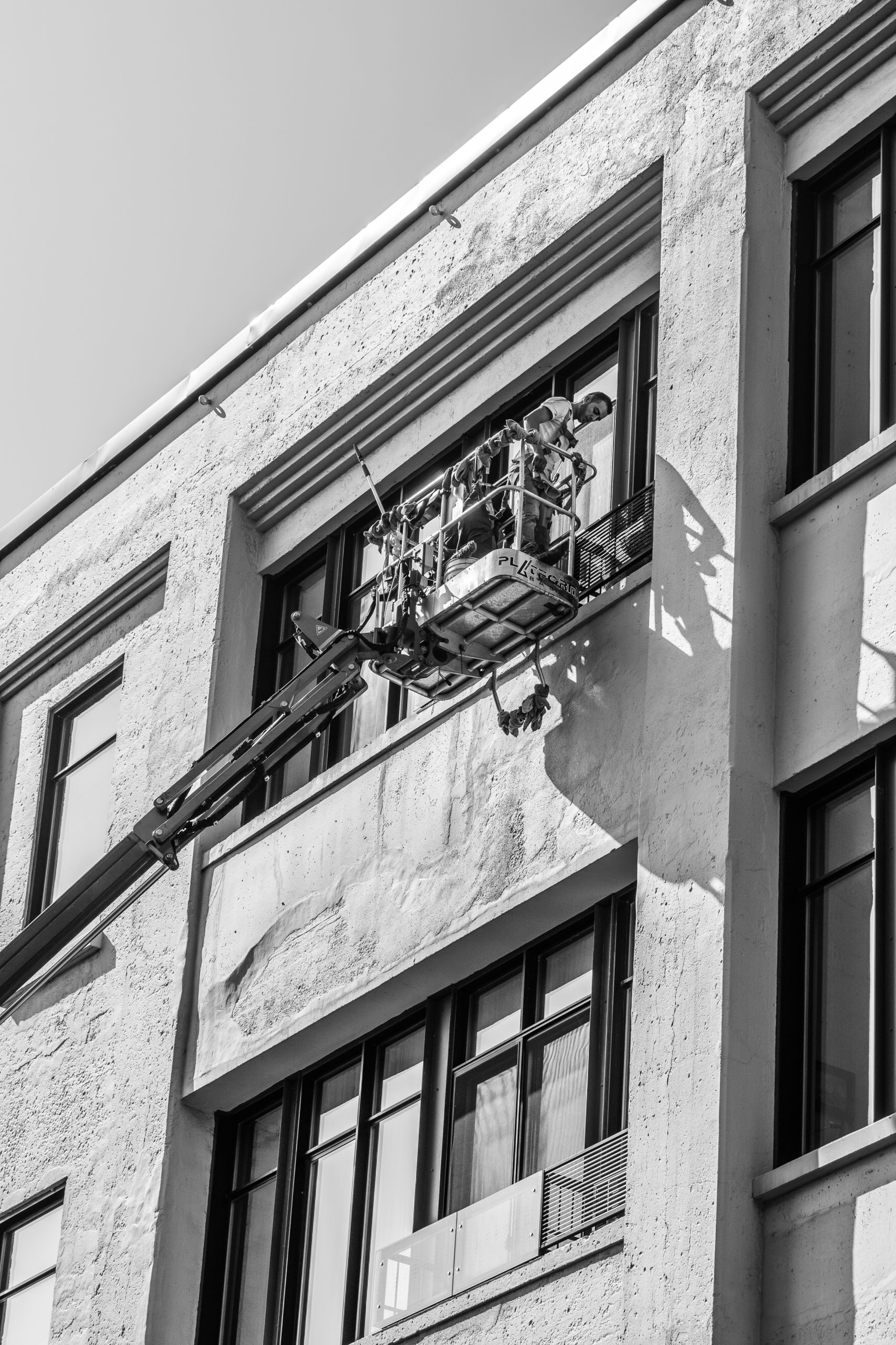 Lavage de vitres en hauteur Montréal | Groupe Impec